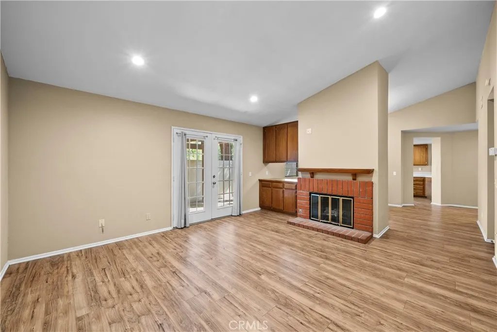 19915 Avenue Of The Oaks, Newhall, California 91321 home-pic-5